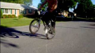 preview picture of video 'FLATLAND SQUEAKER TO BACKWARDS WHEELIE'