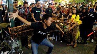 Download lagu Juragan Empang ~ Rian Ambyar Bersama Angklung Carehal Malioboro Yogyakarta mp3 Download lagu Juragan Empang ~ Rian Ambyar Bersama Angklung Carehal Malioboro Yogyakarta mp3