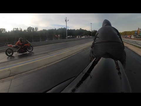 @DMactheLumberjack 12 year old drag racing! Suzuki Hayabusa vs Suzuki Gsxr 1000!