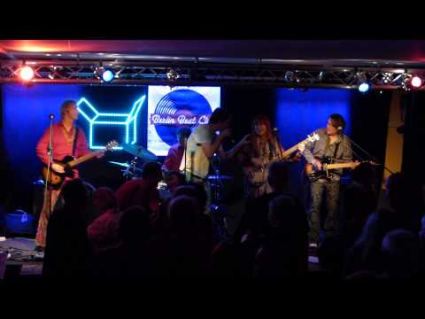 Berlin Beat Club spielt einen Superhit der 60er über eine schöne Frau