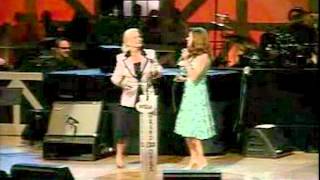 Martina McBride &amp; Lynn Anderson - Rose Garden