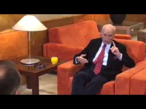 Momentos durante la entrevista de TVE a García-Trevijano