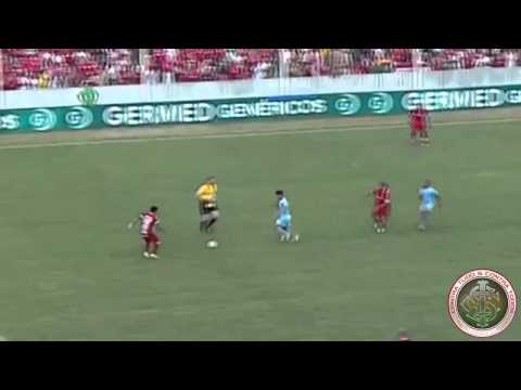 Caño de Charles Aranguiz vs Lajeadense