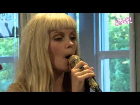 The Asteroids Galaxy Tour - Suburban Space Invader (live @  3fmGiel)