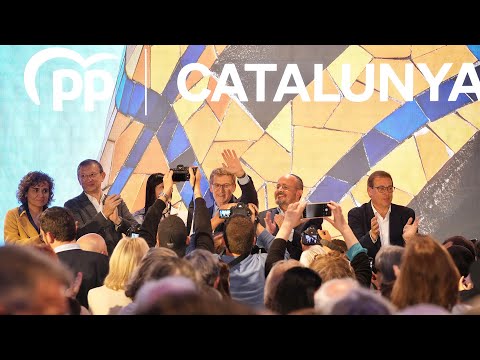 Alberto Núñez Feijóo y Alejandro Fernández participan en el acto de presentación de candidatos del PP al Parlamento de Cataluña.