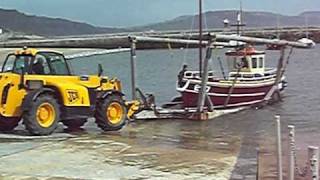 preview picture of video 'Launching Frances Jane at Lyme Regis'