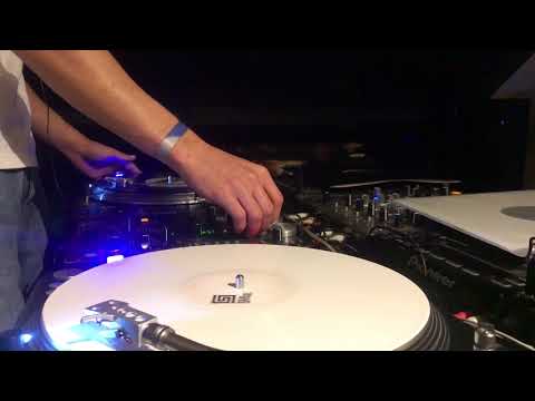 Vinyl Mix House to Techno