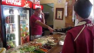 preview picture of video 'מוכר הפלאפל האנרגטי ביותר בישראל The most energetic falafel salesman'