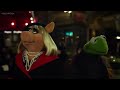 The Muppets 2011 Kermit And Miss Piggy Talk