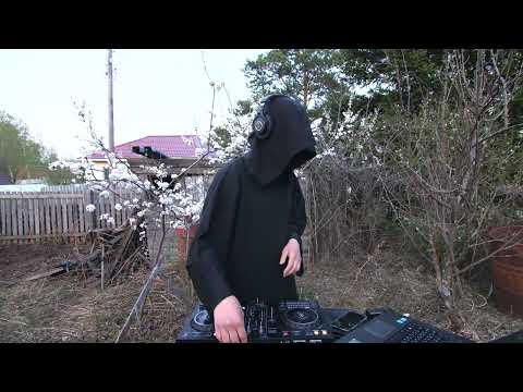 Dark Techno Mix on Village