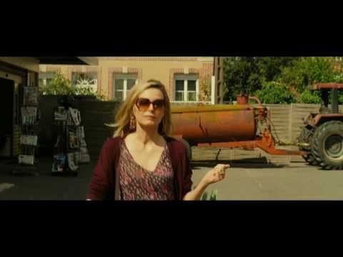 THE FAMILY - Grocery Shopping HD Clip - Michelle Pfeiffer, Robert De Niro, Dianna Agron