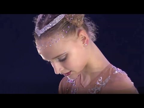Valeriia Davydenko - World Festival of Circus - Handstand