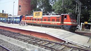 preview picture of video 'On Time Running||12370 HW HWH Kumbha Express with 22409#HWH WAP 4 Skips Kashi'