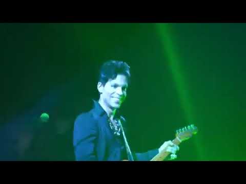 PRINCE - CONTROVERSY (Live At The Los Angeles Forum, April 28, 2011)⚜️