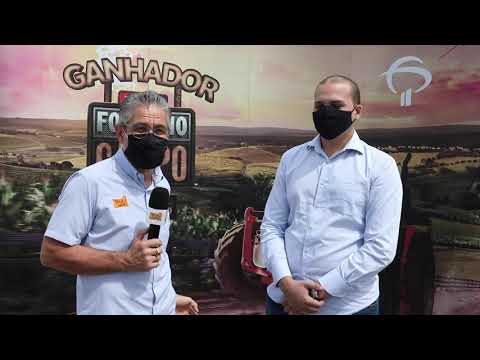 Fala Carlão 4205 | Fala Carlão entrega as chaves do trator John Deere & Bradesco em Goiás!