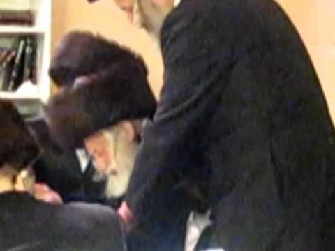 Hrh"k M'Skulen Shlita at Shalish Sudas in LA