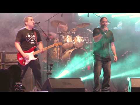 Fiel a La Vega - Los Superhéroes - El Concierto (Bahia Urbana)