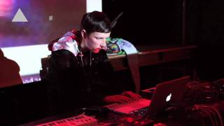 TOTALLY ENORMOUS EXTINCT DINOSAURS- LIVE @ THE PLAYGROUND