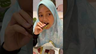 Download lagu MAKAN COKLAT DUBAI VIRAL, KATANYA ENAK TAPI KOK RASANYA?? ENAK BGT!! #shorts mp3