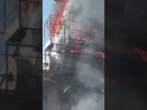 Empresa de extração de pedras incendeia em São João do Itaperiú