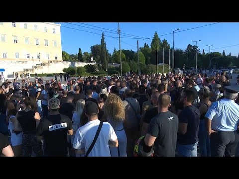 عمّال النوادي الليلية يحتجّون ضد إجراءات الحكومة اليونانية المقيّدة لنشاطهم…