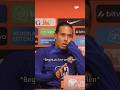Een verraste Van Dijk op de persconferentie! ? #oranje