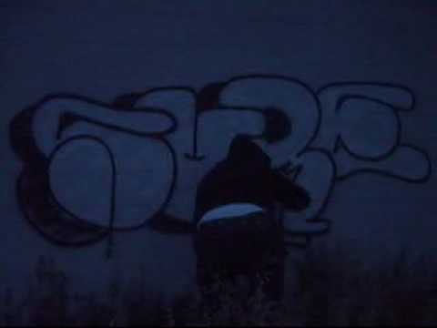 daytime graffiti (throw-up)