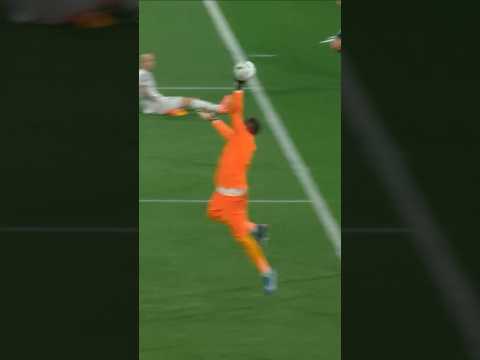 🧤 La belle perf' de @massamba_ndiaye_16, que vous avez élu Clermontois du Match #PSGCF63 🌋