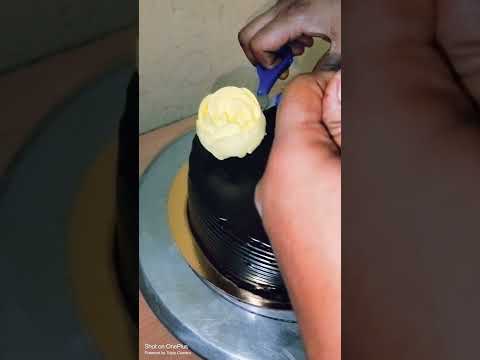 Easy Rose flowers with R11 nozzle #cake designs #viral @Bhuvana_bakers