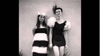 The Ditty Bops - Moon Over the Freeway