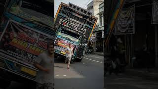 Download lagu Sound Horeg Jatuh Ke Jalan, Suasana Mencekam! #soundhoreg #automobile #trending #karnaval #shorts mp3 Download lagu Sound Horeg Jatuh Ke Jalan, Suasana Mencekam! #soundhoreg #automobile #trending #karnaval #shorts mp3