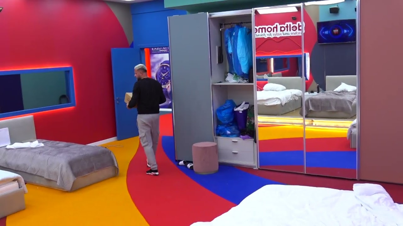 Banorët në festë, Luizi ndërron vendin ku kishte fshehur parfumet