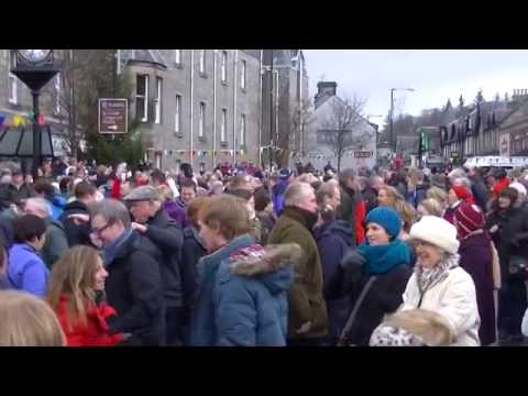 Pitlochry Scottish New Year 2014 Street Celebrations