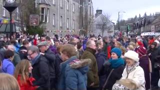 preview picture of video 'Pitlochry Scottish New Year 2014 Street Celebrations'