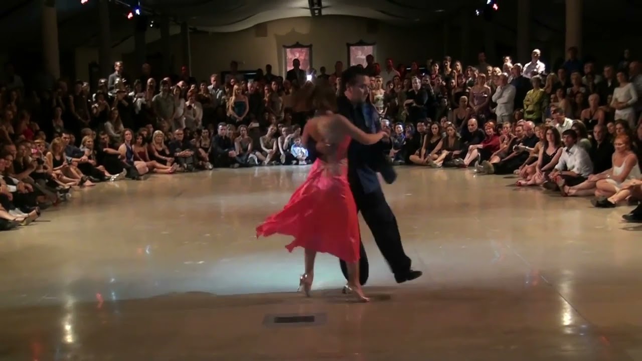 Mariano ''Chicho'' Frumboli & Juana Sepulveda dance Rodolfo Biagi's Tus labios me diran