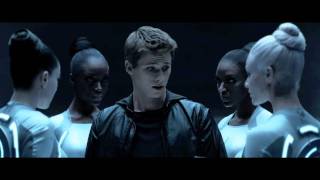 TRON: LEGACY - Daft Punk 'Derezzed'