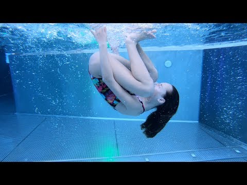 Carla Underwater 11 flips underwater