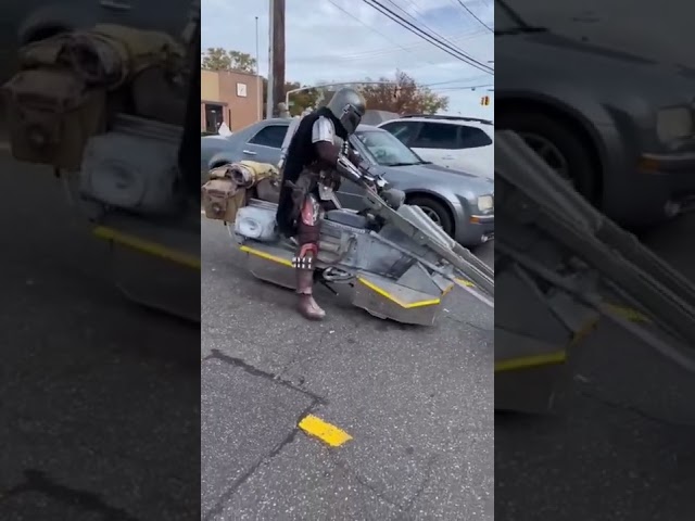 Vídeo relacionado con Adamcrafts Casco de película Mandalorian para juegos de rol y cosplay, artículo de regalo de Navidad