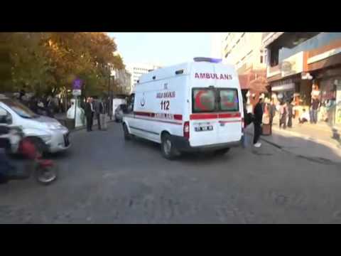 SULM TERRORIST NE TURQI,4 POLICE VDESIN PAS NJE SHPERTHIMI NE DYARBAKIR LAJM mpg