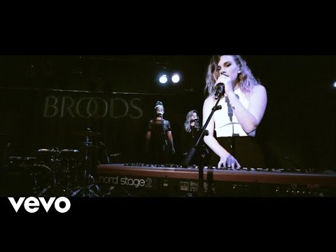 Broods - Four Walls (Live With Lyrics)