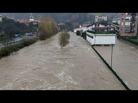 Inundaciones del río Herrerias en el barrio Elubarri de Sodupe, Güeñes (Vizcaya) el 9-12-2021