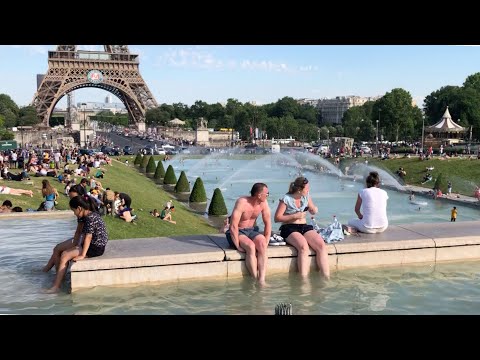 Piscinão da Torre Eiffel em Paris
