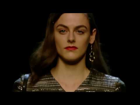 Desfile de MOISES NIETO