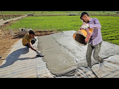 The cooperation of a nomadic family for cementing the roof of the house