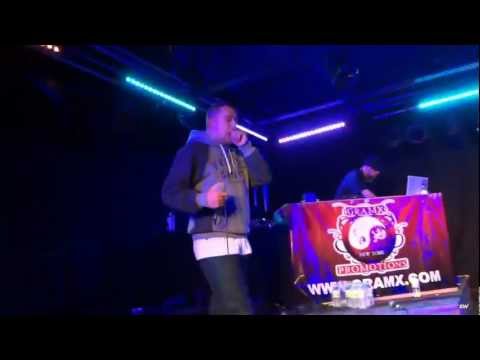 Sokół ZRZUCA FANA ze sceny!