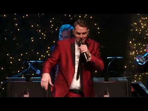 Full concert including non-holiday music and stories - ft Under the Streetlamp