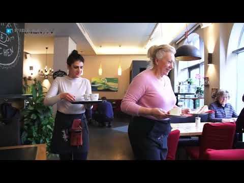 Frischen Kaffee & selbst gebackenen Kuchen genießen im Café am Rathaus in Neumarkt