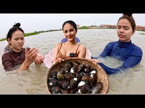 Catching The Mussels In The River With Friends For Cooking For Dinner