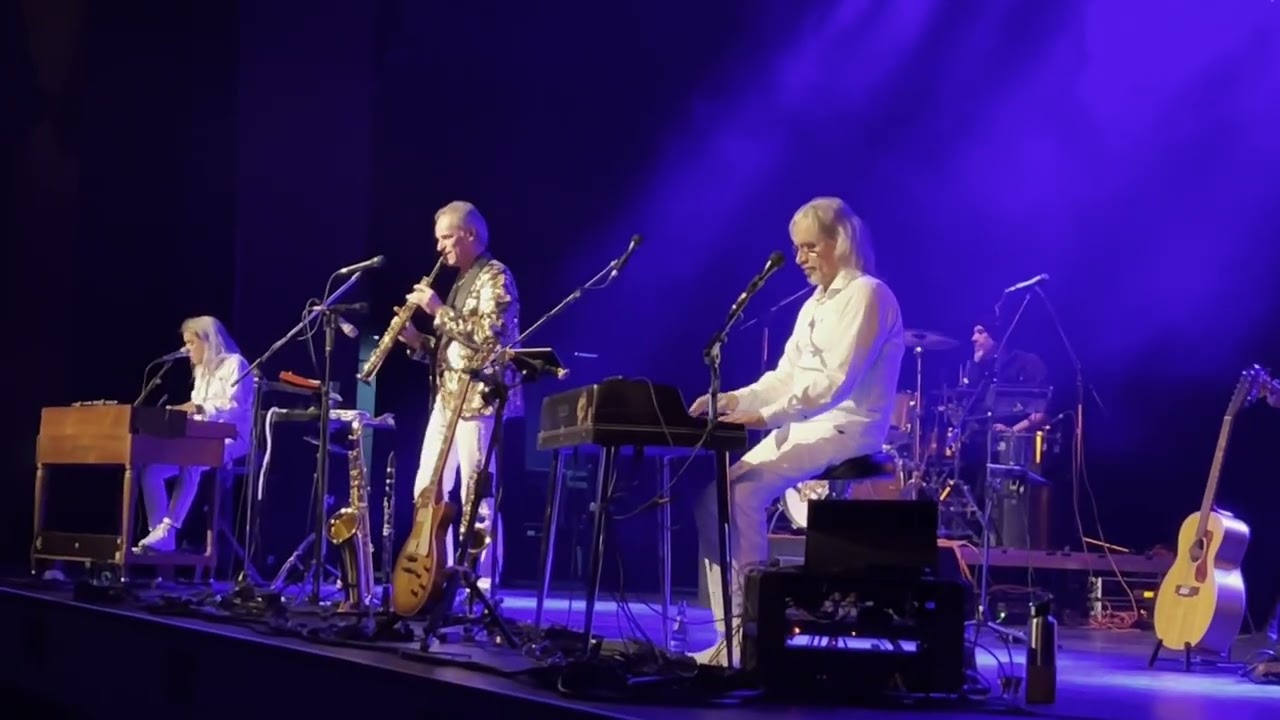 CENTURY’S CRIME spielt Fool’s Overture live