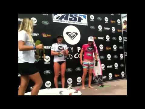 Carissa Moore defeats Tyler Wright to win 2011 Quiksilver Pro - presentation 18seconds Magazine